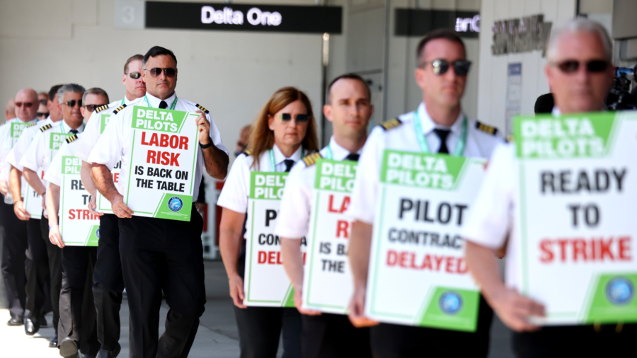 Former FAA Official Explains Airport Chaos