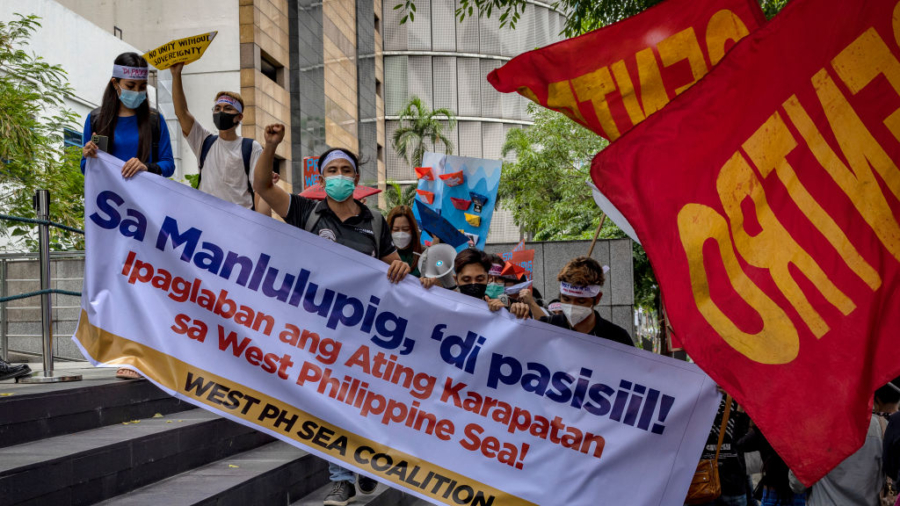 Philippines Caught Between US, China Over Maritime Territory Dispute