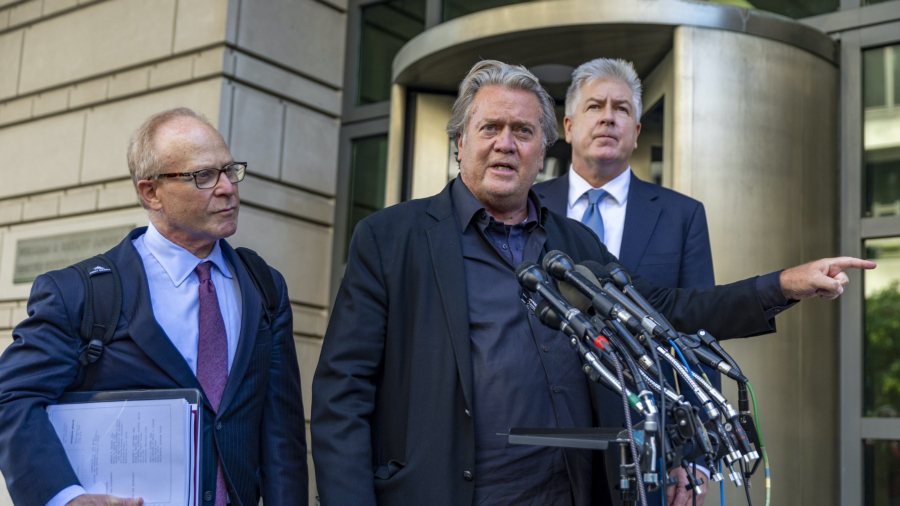 Bannon Defense Tells Jury That Government Can’t Prove Defendant Committed a Crime