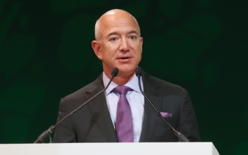 Jeff Bezos Says He’s Moving From Seattle to Miami