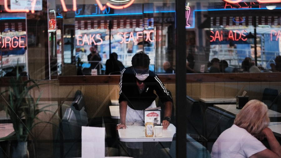 Businesses Need to Focus on Employees: Expert