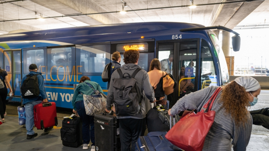 Navigating Airline Travels This Summer