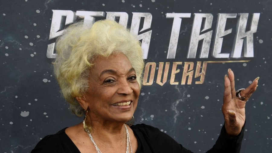 'Star Trek' Actress Nichelle Nichols Dies at 89