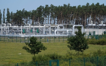 Russia Halts Gas Flows to Europe via Key Route, Germany Sees ‘No Cause for Alarm’ Yet