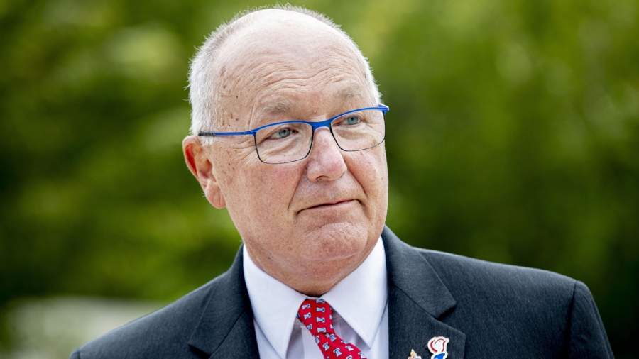 Former Ambassador: Beijing Allowed the Virus to Spread