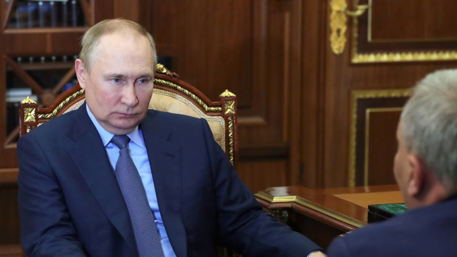 Biden Admin Says Russia to Buy Rockets, Artillery Shells From North Korea, Russia Denies