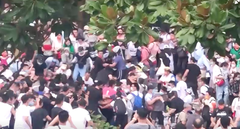 Protest Outside Bank in Zhengzhou, China Turns Violent