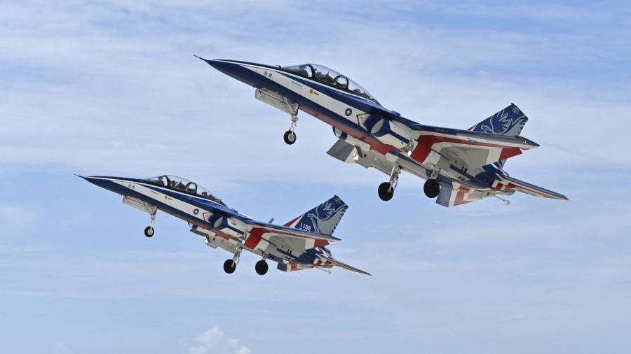 Taiwan Showcases New Air Force Training Jet