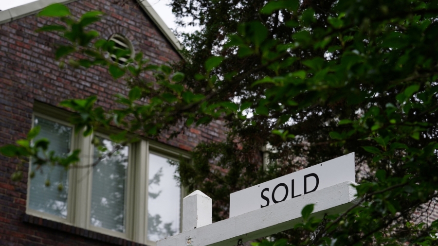 US Pending Home Sales Tumble in June as Mortgage Rate Soar