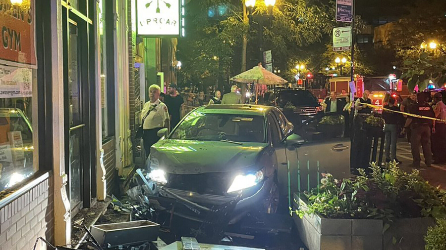 Car Jumps Curb in Downtown Chicago, Injuring 6 People, Officials Say