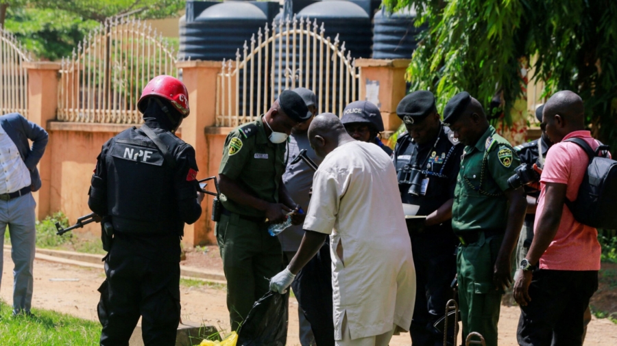 Some 440 Inmates on Run After Suspected Boko Haram Raid on Nigeria Prison