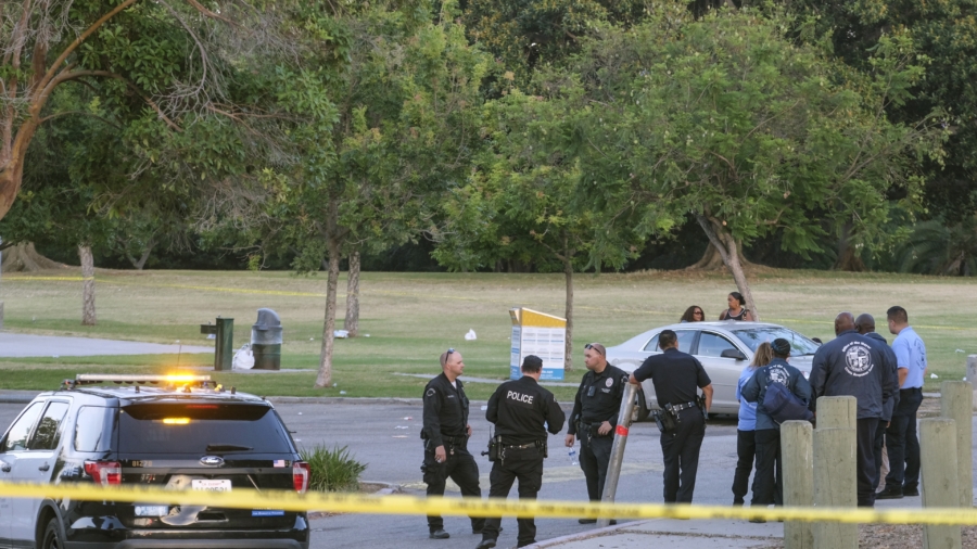 2 Dead, 6 Injured in Shooting at Los Angeles Park | NTD