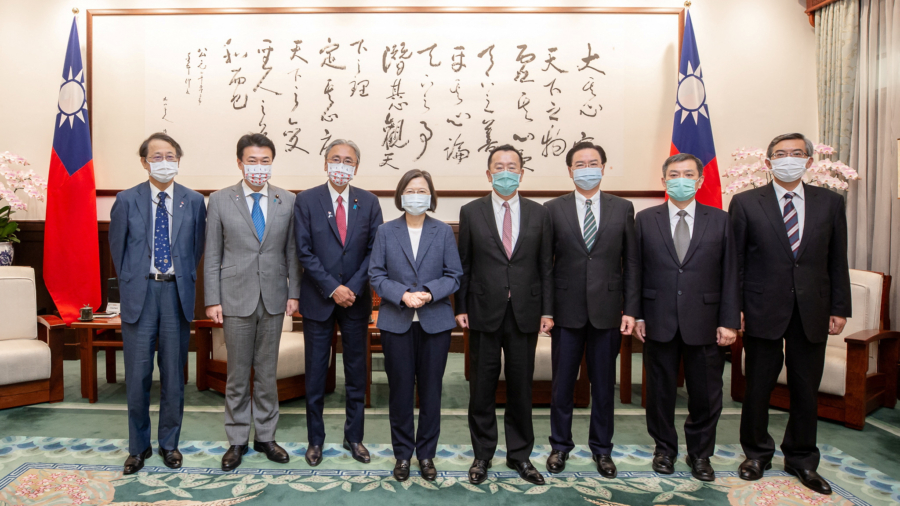 Japanese Lawmakers Meet Taiwan President