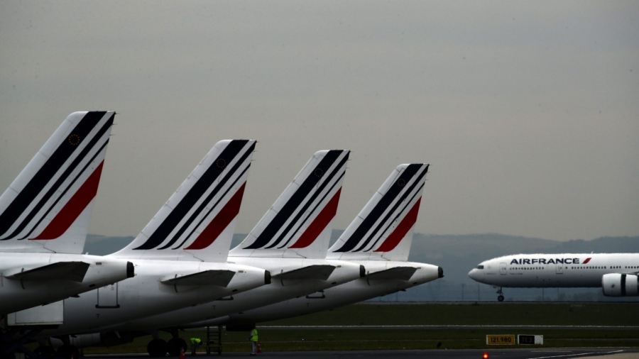 2 Air France Pilots Suspended After Fighting in Cockpit
