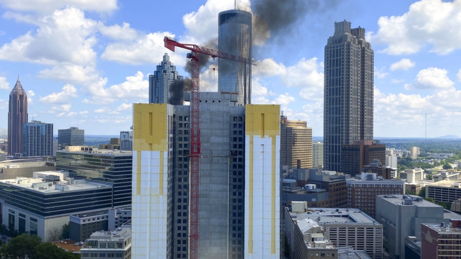 Atlanta Skyscraper Fire Sends Smoke Billowing From Rooftop