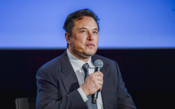 Elon Musk Says He Has a Plan If Twitter Gets Kicked Off App Stores