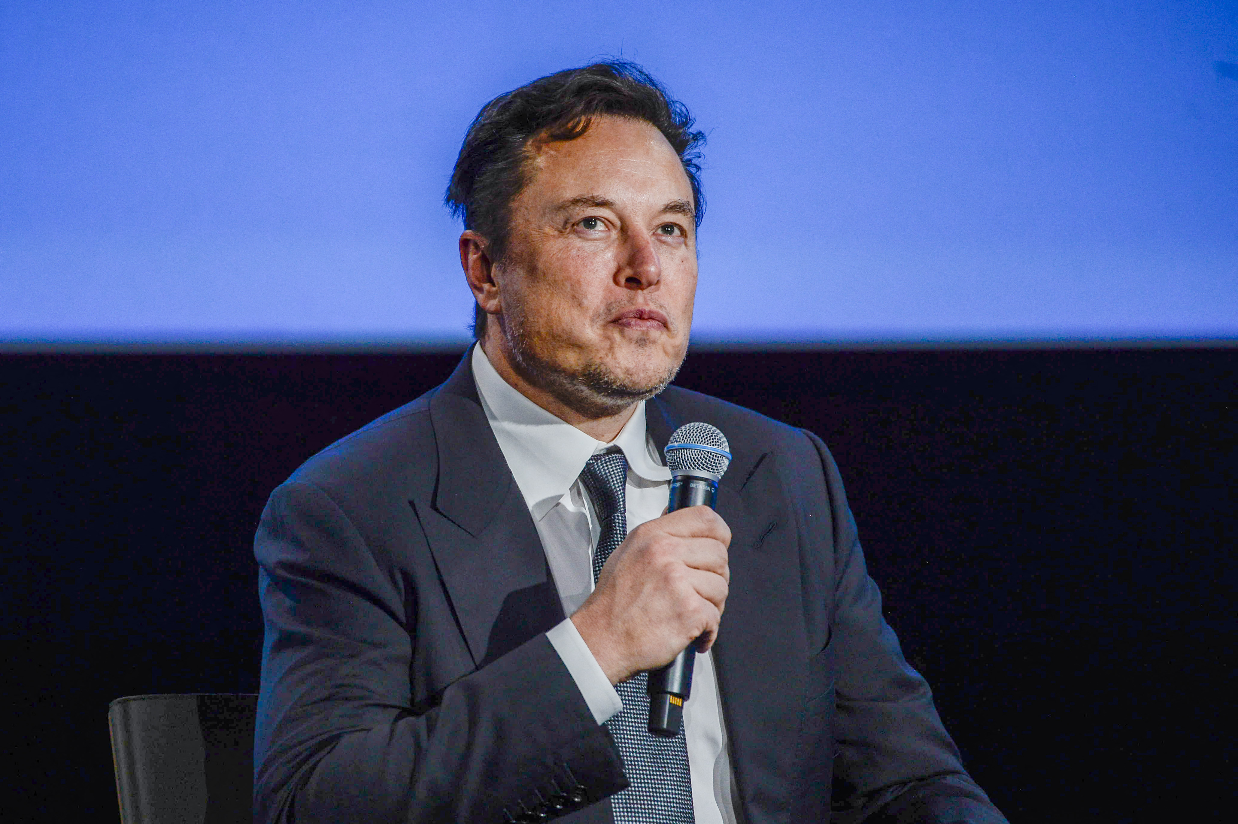 Elon Musk Reveals When ‘De-Platformed’ Users Will Return to Twitter