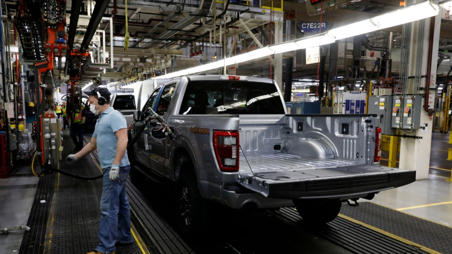 Ford Cutting Around 3,000 Jobs as It Tackles ‘Uncompetitive’ Cost Structure Amid Soaring Inflation