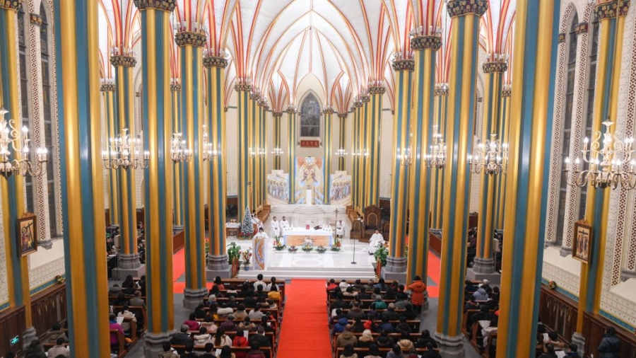 Beijing Tightens Control on Catholics in China