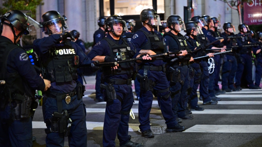 Los Angeles Approves Funds to Add Police in Hollywood