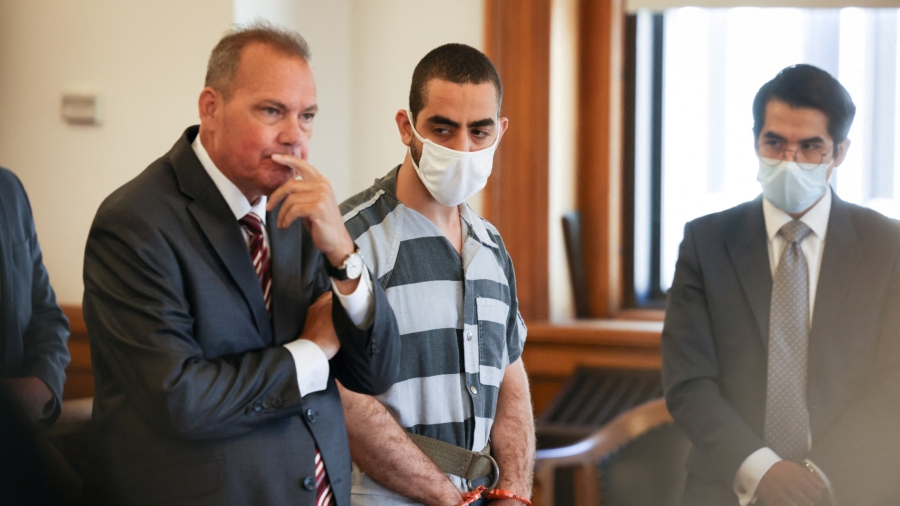 Salman Rushdie Attack Suspect Pleads Not Guilty to Attempted Murder, Assault