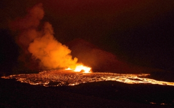 Volcano Erupts Near Reykjavik: Tourists Gather to Watch