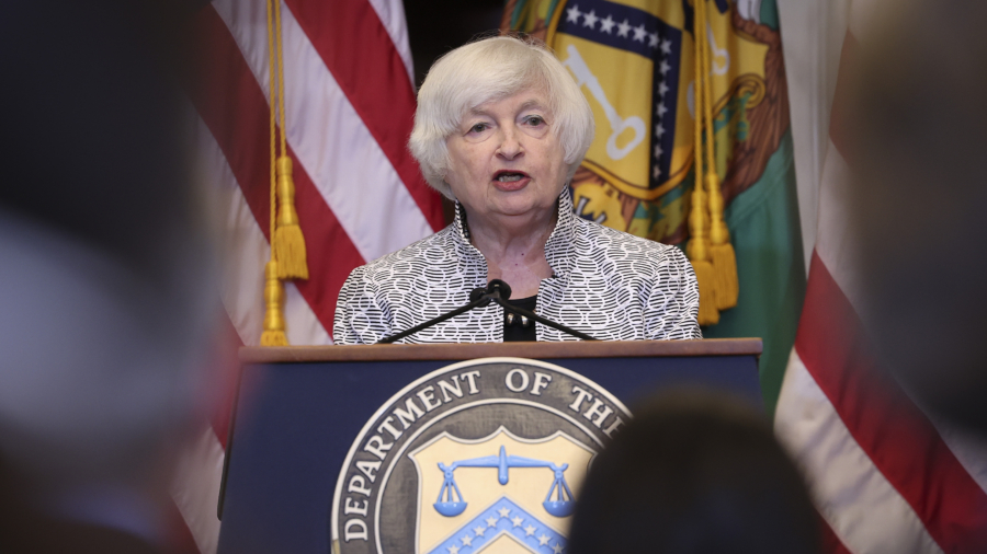 Former IRS Agent Says Revenue Service Often Targets Certain Groups