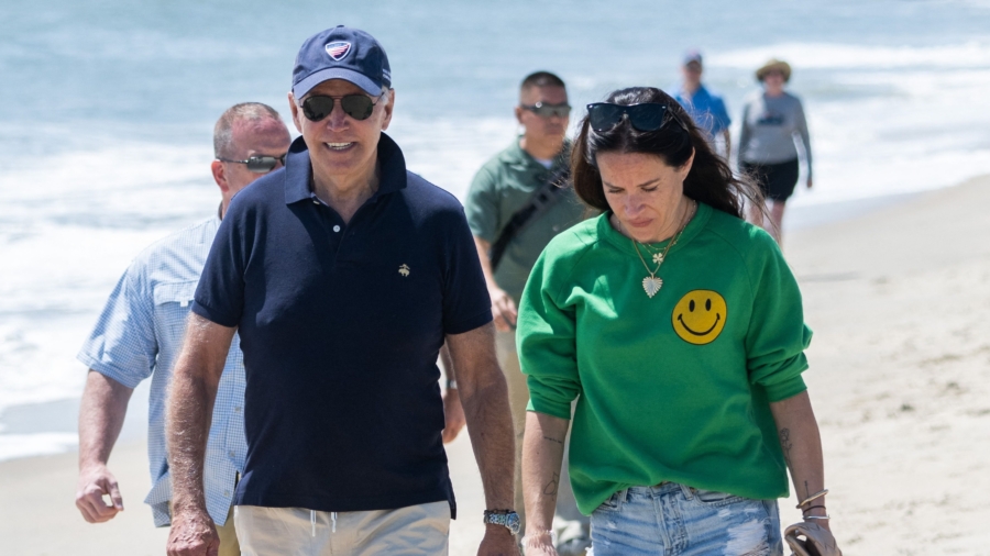 2 Plead Guilty to Charges After Handling Diary of Biden's Daughter