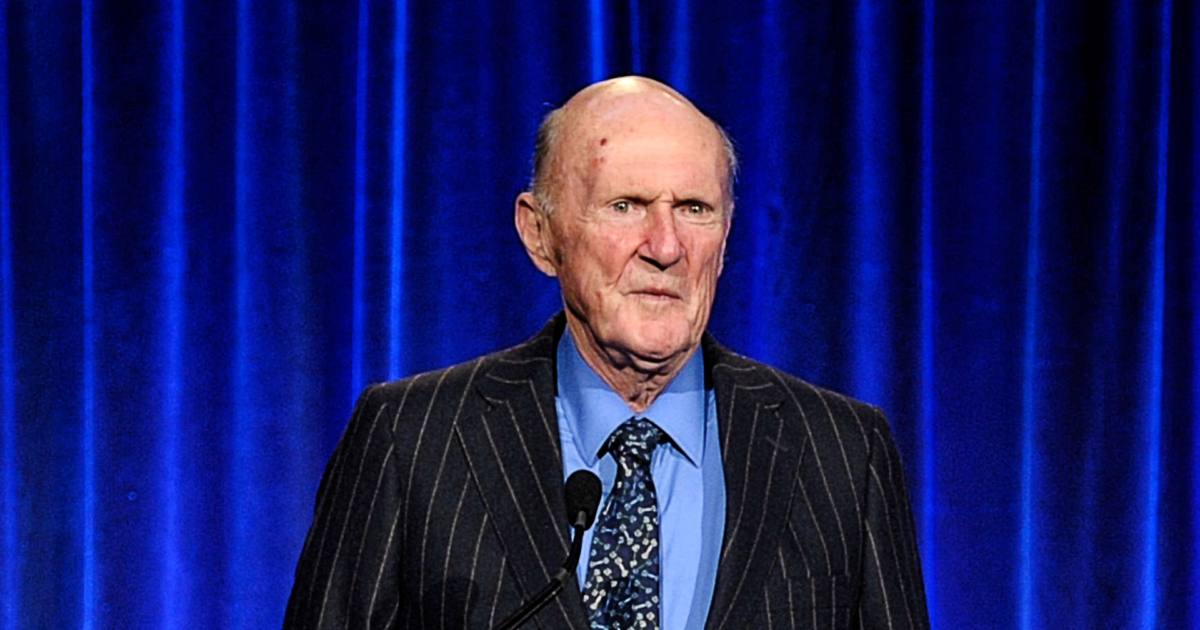 Billionaire Hedge Fund Manager Julian Robertson Dies at 90: Spokesman | NTD