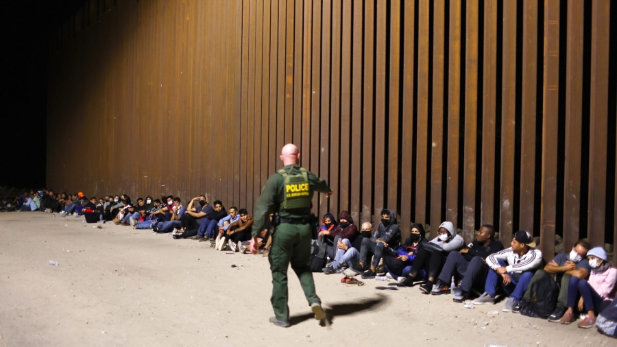 4.9 Million Illegal Aliens Crossed US Border in 18 Months Since Biden Took Office: Report