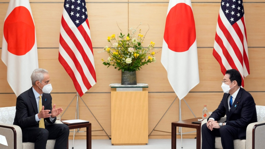 Diplomat: US Working With Tokyo to Counter China