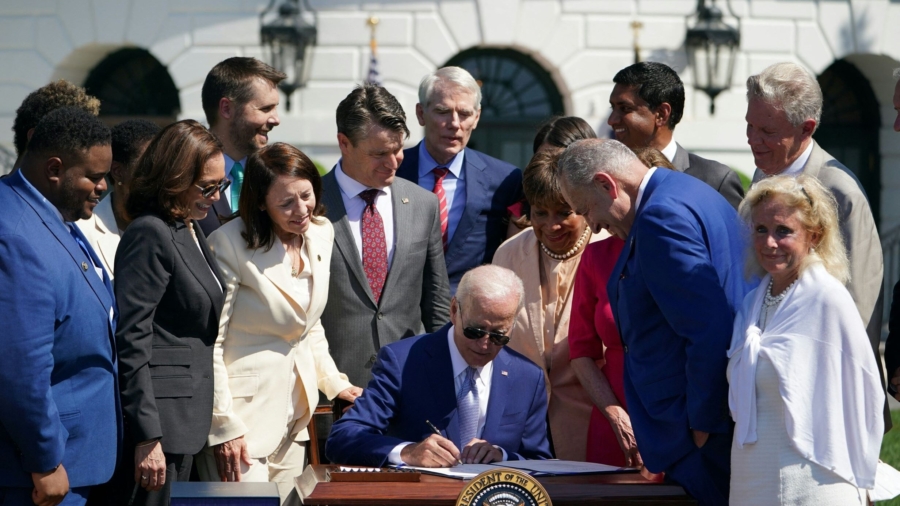 Biden Signs $280 Billion Semiconductor Bill