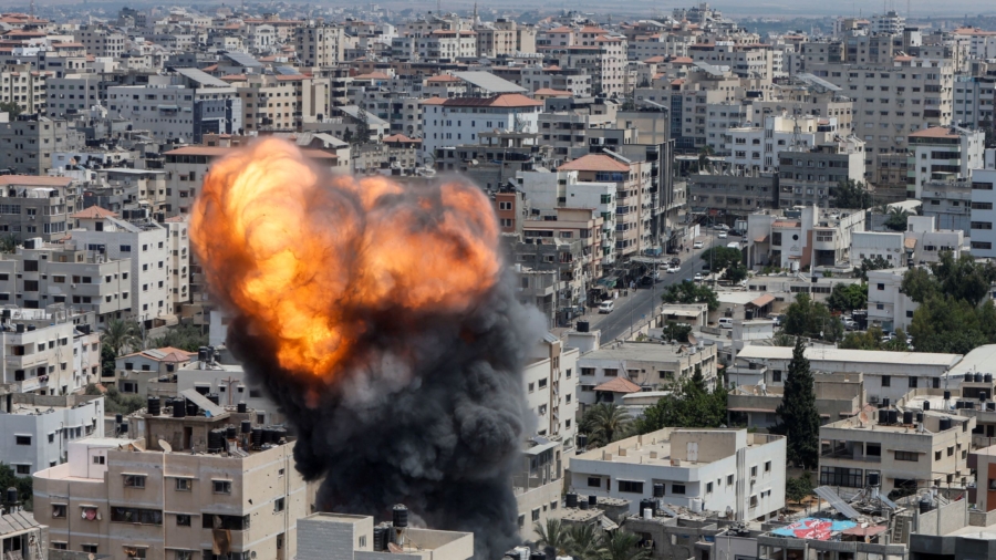 Air Strikes, Rocket Attacks Push Israel, Gaza Into Second Day of Fighting