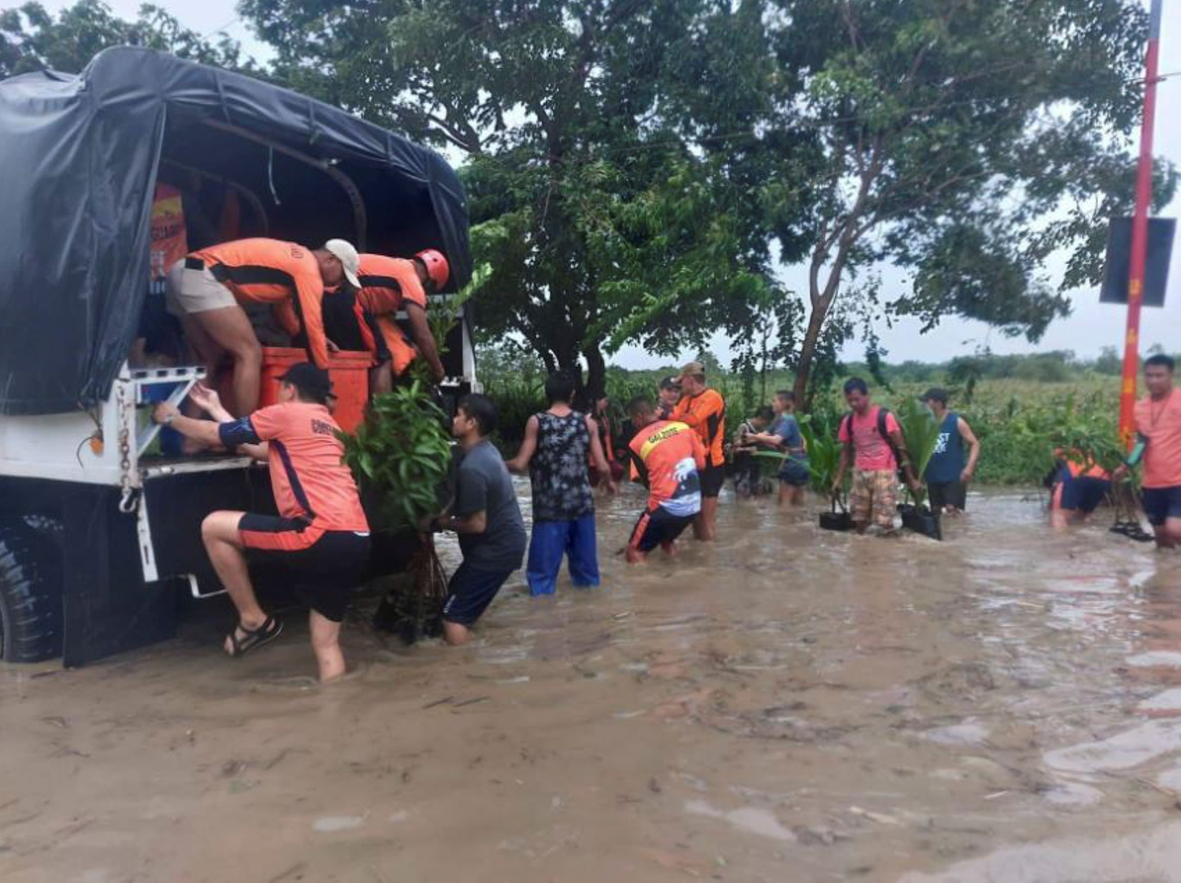 Tropical Storm Injures 3, Displaces Thousands in Philippines
