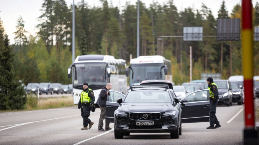 Russians Flee Putin's Military Draft, Race to Borders to Escape Fighting Ukraine