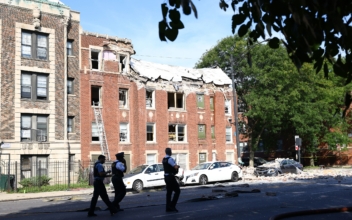 Officials: 8 Injured in Chicago Apartment Building Explosion