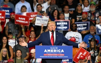 Trump and Biden Focus on Battleground Swing State of Pennsylvania Ahead of Midterms