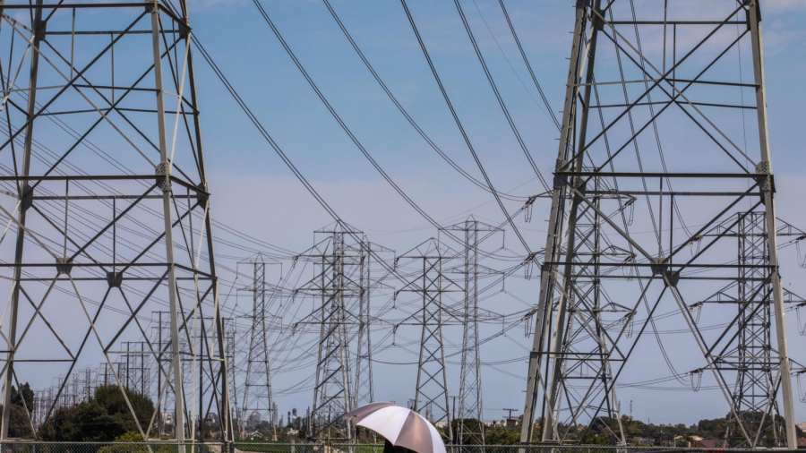 California Reports Widespread Power Outages Amid Heat Wave
