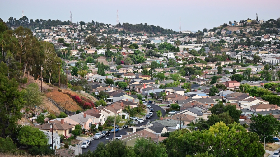 Housing Crises in Major Cities Exacerbated by Illegal Immigration: Analyst