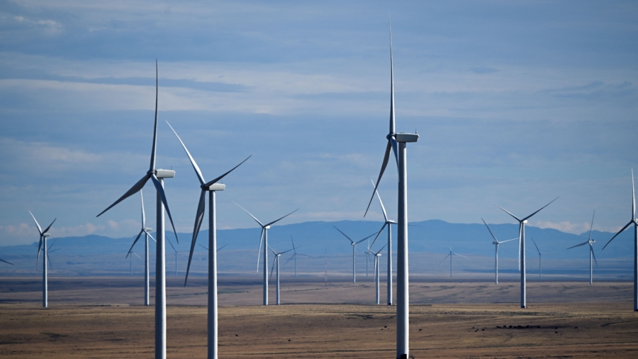 Wyoming Wind Turbines Threaten Golden Eagles