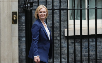 Liz Truss Faces Starmer for First Time as Prime Minister
