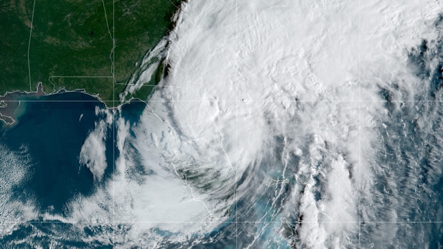 Ian Regains Hurricane Strength as It Heads to South Carolina