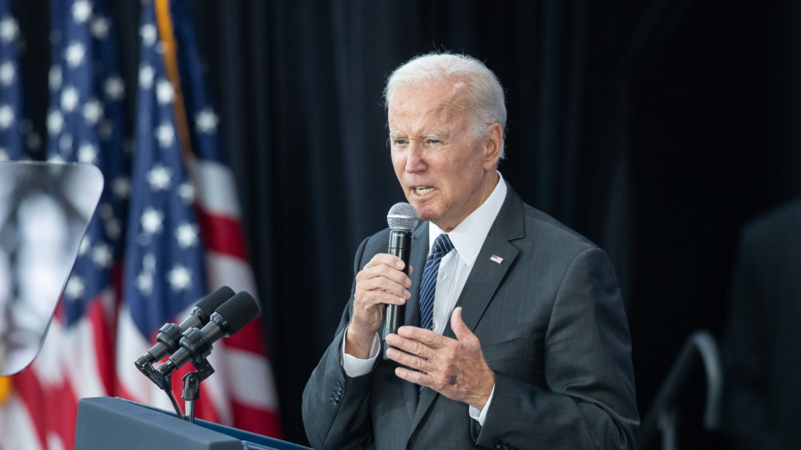 Biden Administration Decides Not to Enforce COVID-19 Vaccine Mandate for Federal Contractors