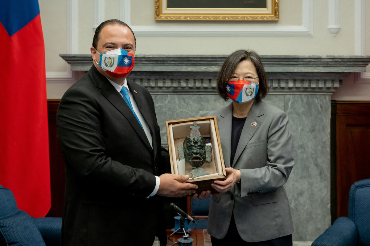 Taiwan President Tsai Ing-wen (R) meets Guatemala's Foreign Minister Mario Bucaro at the presidential office in Taipei, Taiwan, on Aug. 30, 2022. (Taiwan Presidential Office/Handout via Reuters)