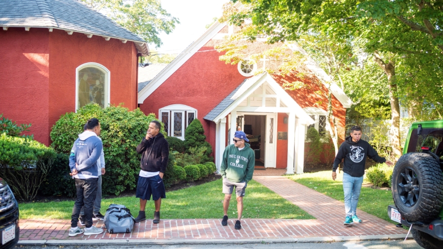 DeSantis Sends Illegal Immigrants on Flights to Martha’s Vineyard