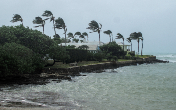 Hurricane Fiona Pounds Bermuda as Canada Braces for Major Jolt