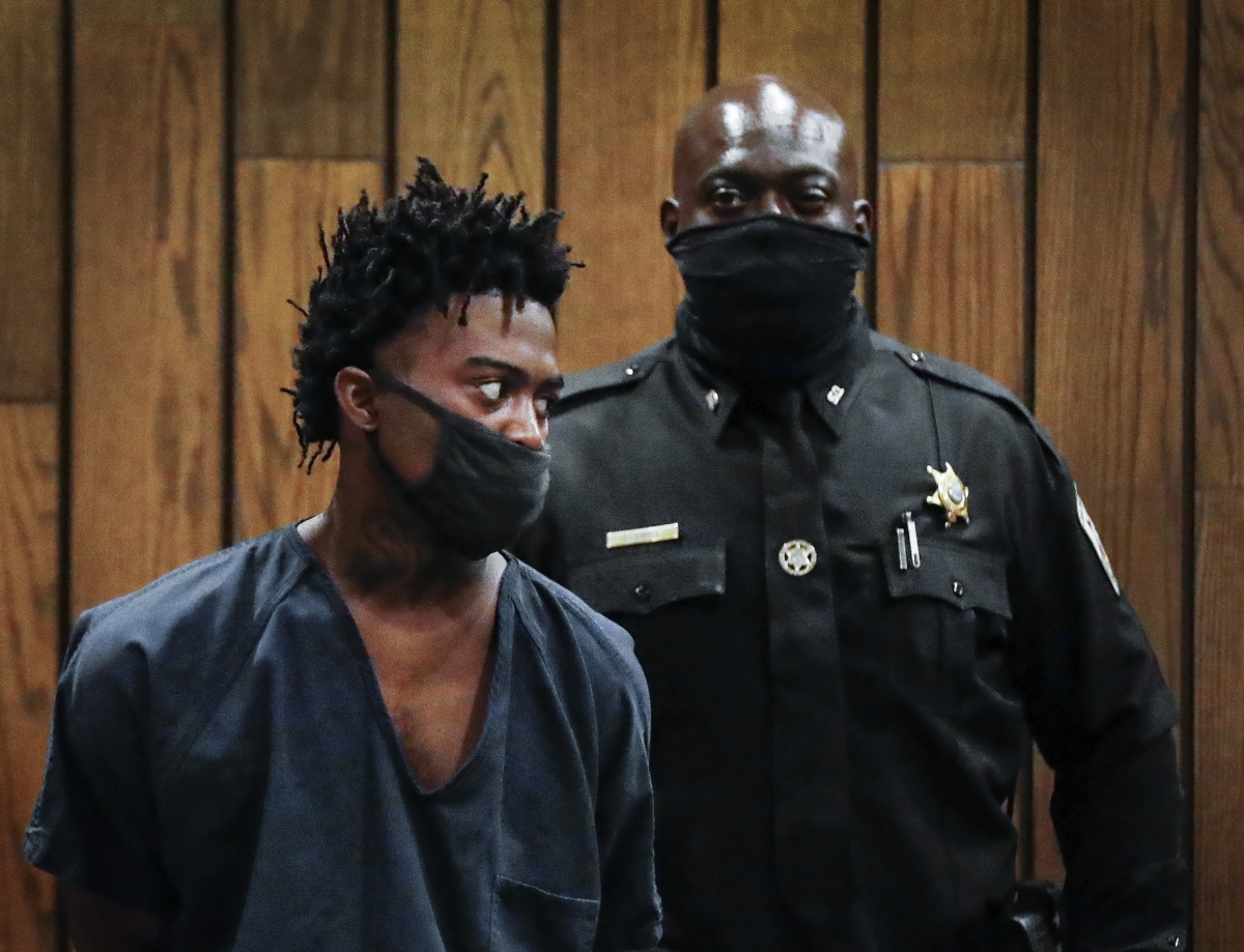Ezekeil Kelly (L) makes his first court appearance in Memphis, Tenn., on Sept. 9, 2022. (Mark Weber/Daily Memphian via AP)