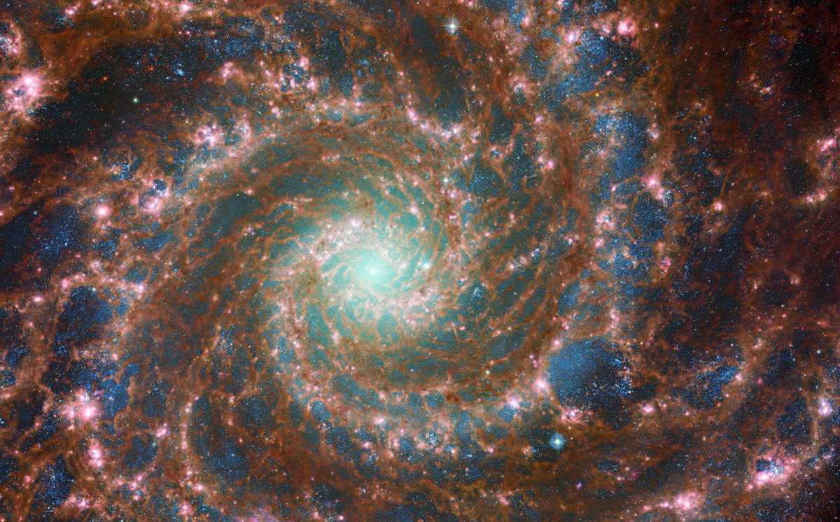 M74 shines at its brightest in this combined optical/mid-infrared image, featuring data from both the Hubble Space Telescope and the James Webb Space Telescope. (NASA/ESA)