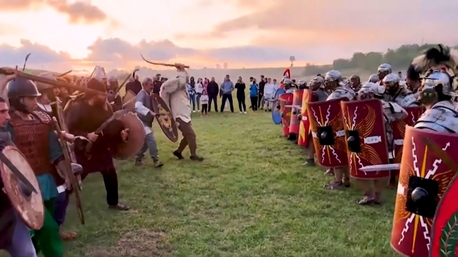 Enthusiasts Reenact Epic Roman Battle