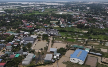 Typhoon Heroes: 5 Filipino Rescuers Drown in Flooded Village
